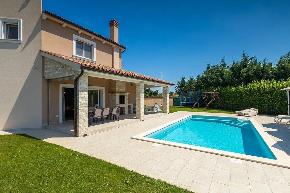 Villa Magica Barban 0*,